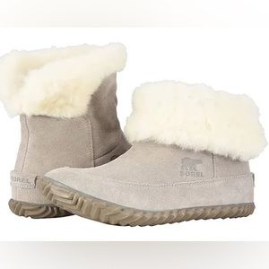 Sorel Out & About Bootie size 8.5 NWO the box